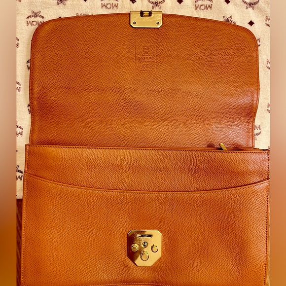 Pre-Loved Vintage MCM Leather Clutch / Wristlet - Picture 5 of 14